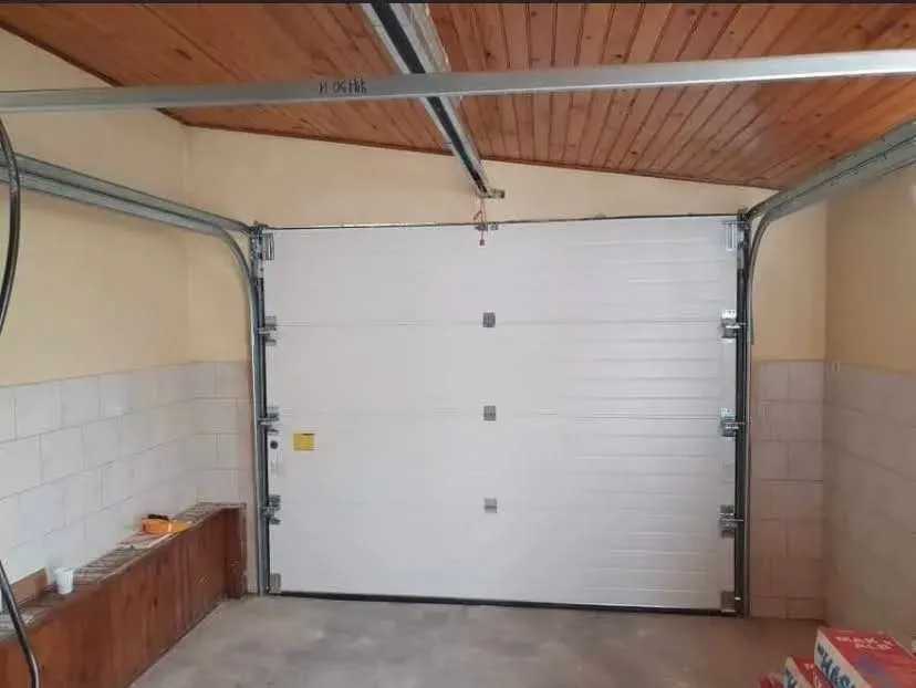 porte-garage-aluminium-jura.jpg